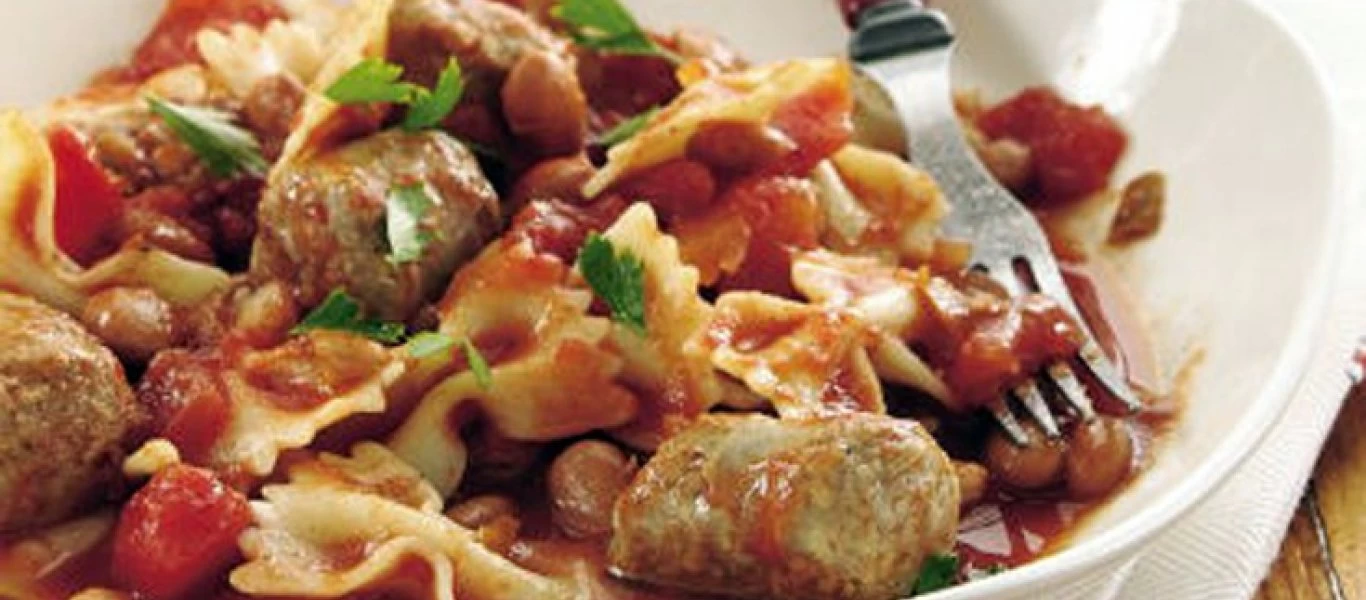 Συνταγή: Φαρφάλες με κόκκινη σάλτσα και λαχανικά